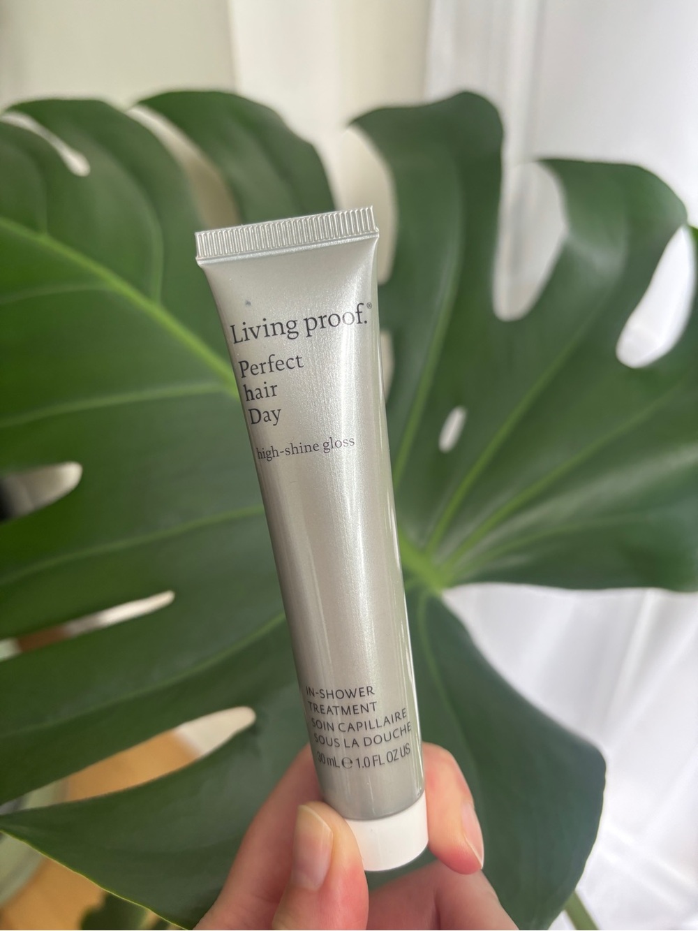 Living Proof Perfect Hair Day High Shine Gloss Deluxe Sample In Shower Treatment